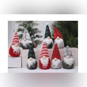 NWT Bullseye’s Playground Festive Gnome Set - Red, Green, White